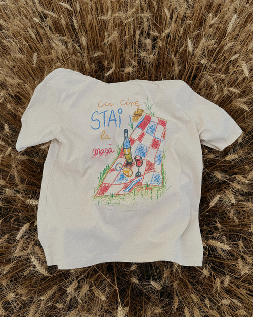 Cu Cine Stai la Masa T-shirt