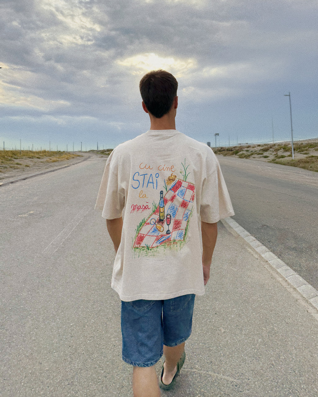 Cu Cine Stai la Masa T-shirt