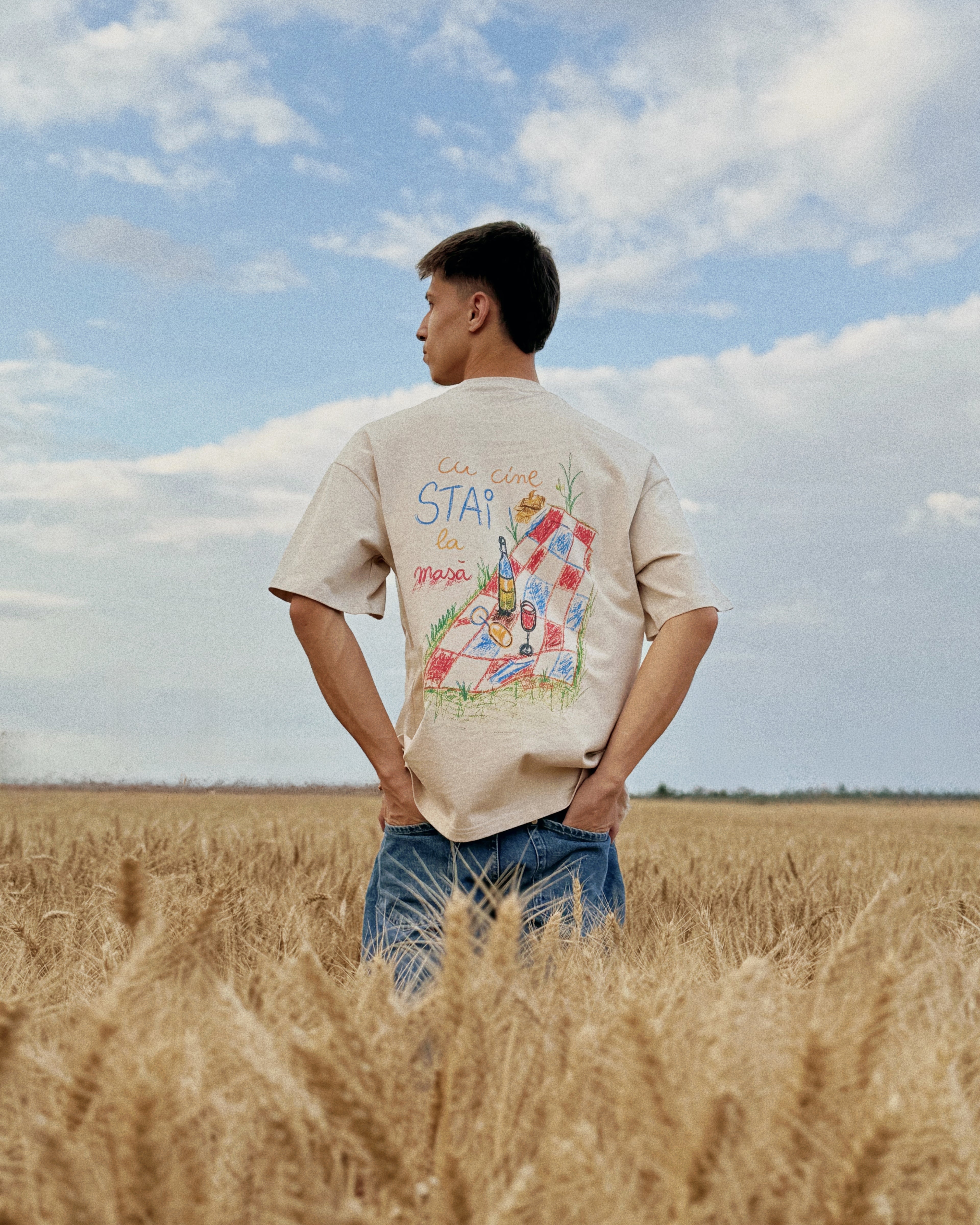 Cu Cine Stai la Masa T-shirt
